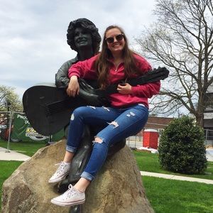 Meet your Posher, Kellie